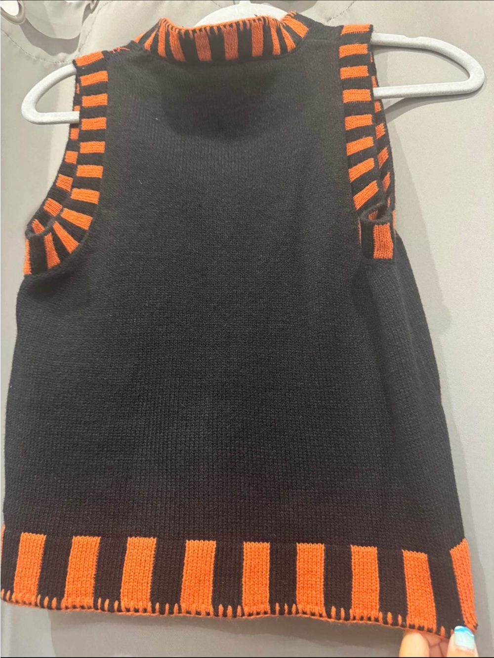 Disney Black and Orange Mickey Mouse Halloween Sweater Vest

Disney Halloween - Picture 2 of 3